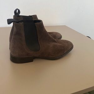 Chelsea brown suede boot